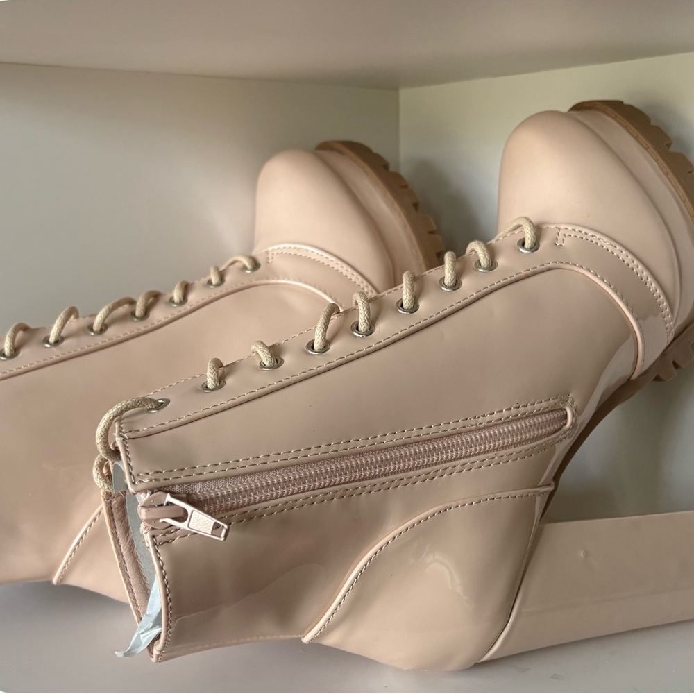 Women's Cream Lace-Up Boots